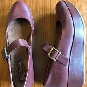 KORKS Mary Jane Platforms Burgundy Leather size 9